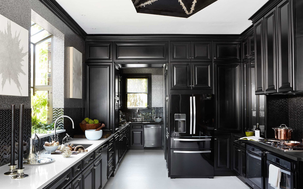 Black kitchen bright accessories