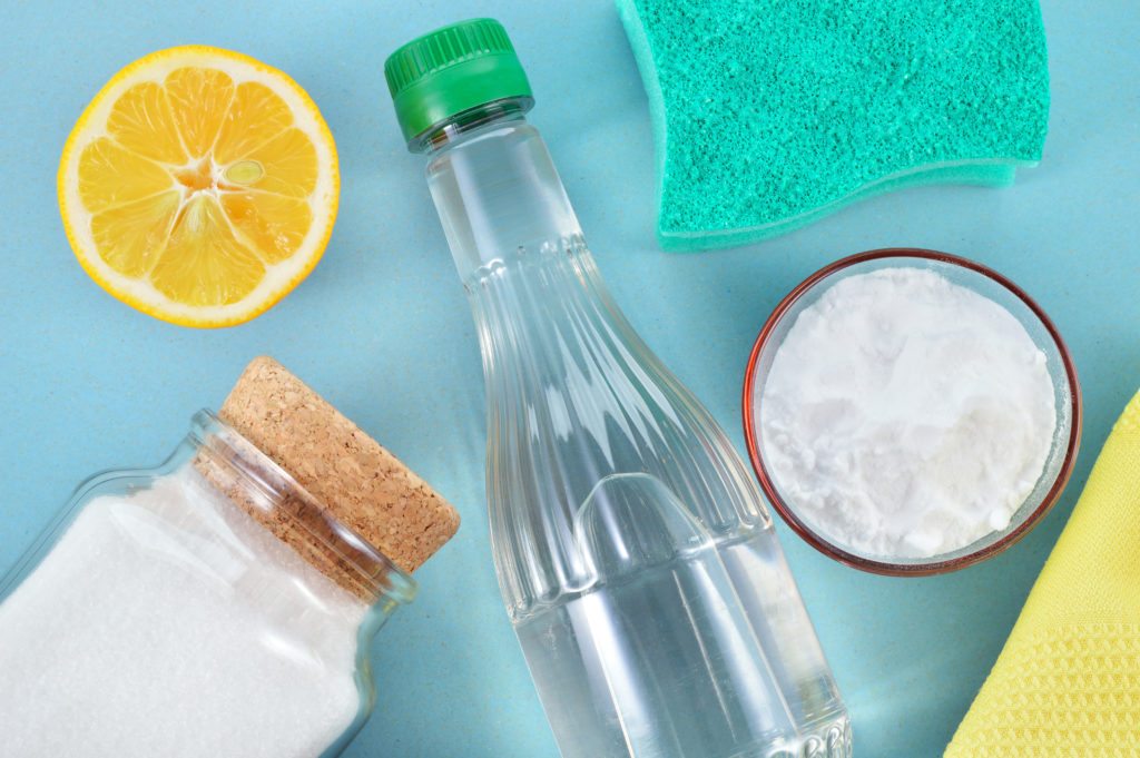 Nettoyage de la machine à laver avec du vinaigre et du bicarbonate de soude