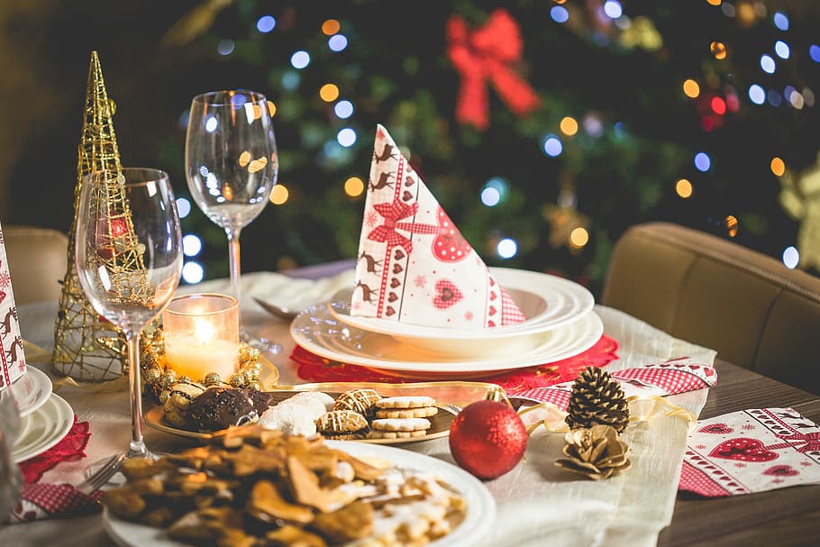 Traditional Christmas table decorations