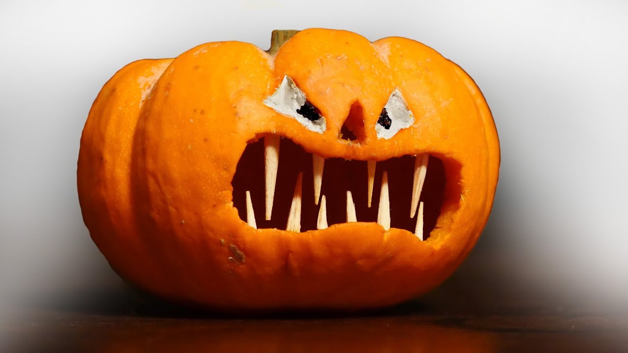 Zucca che scolpisce i denti delle idee