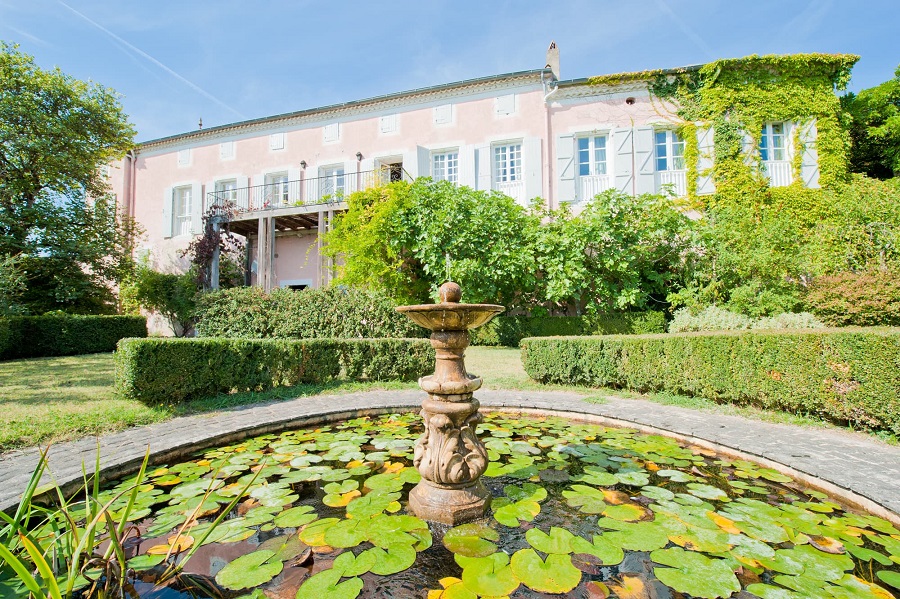 Un jardín francés: estanques y fuentes con encanto