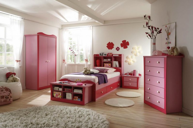 Fucsia en los accesorios de la habitación de los niños