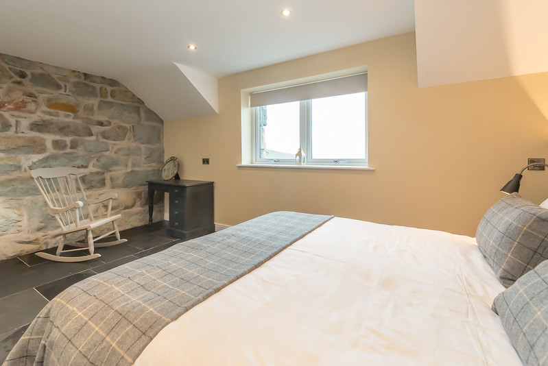 Stone tile bedroom