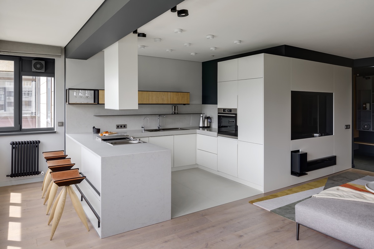 Cocina en forma de U - blanco y madera