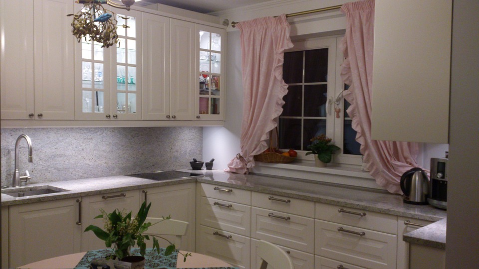 English kitchen design - decorations