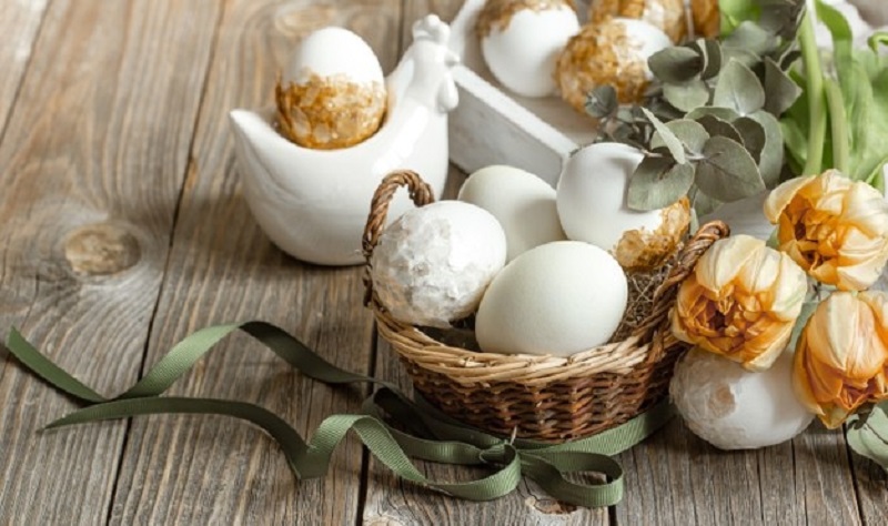 Easter eggs decorated with dried flowers