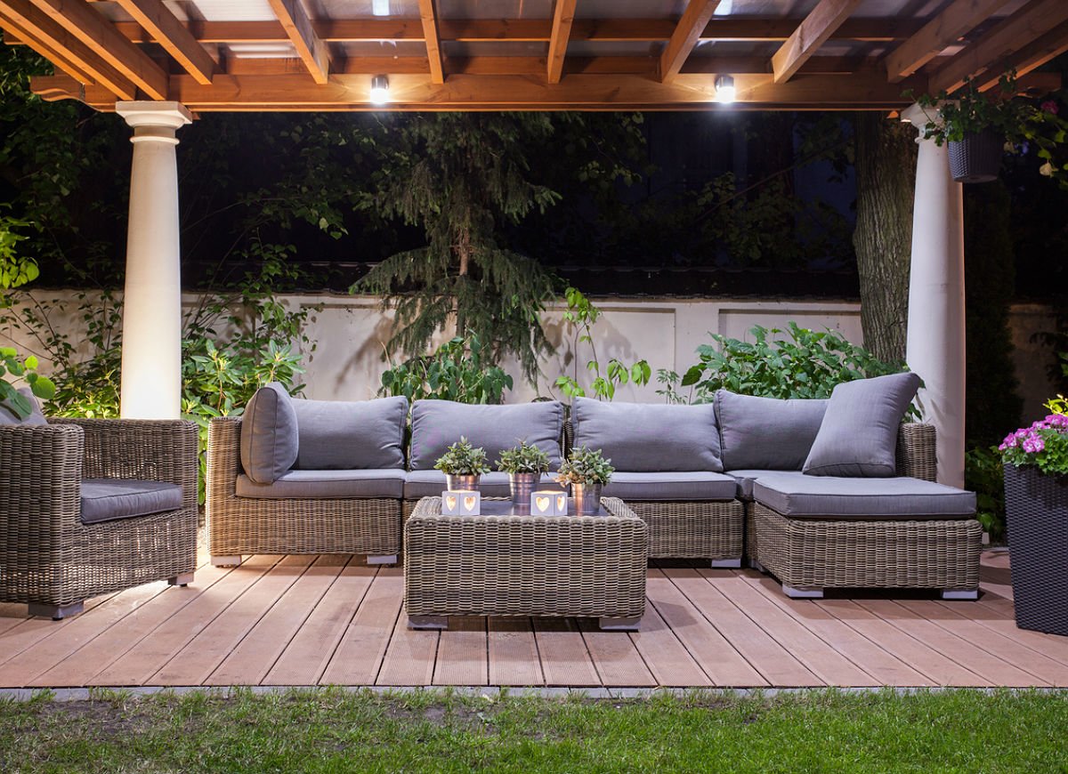 Luces modernas para patios exteriores - lámparas halógenas y focos