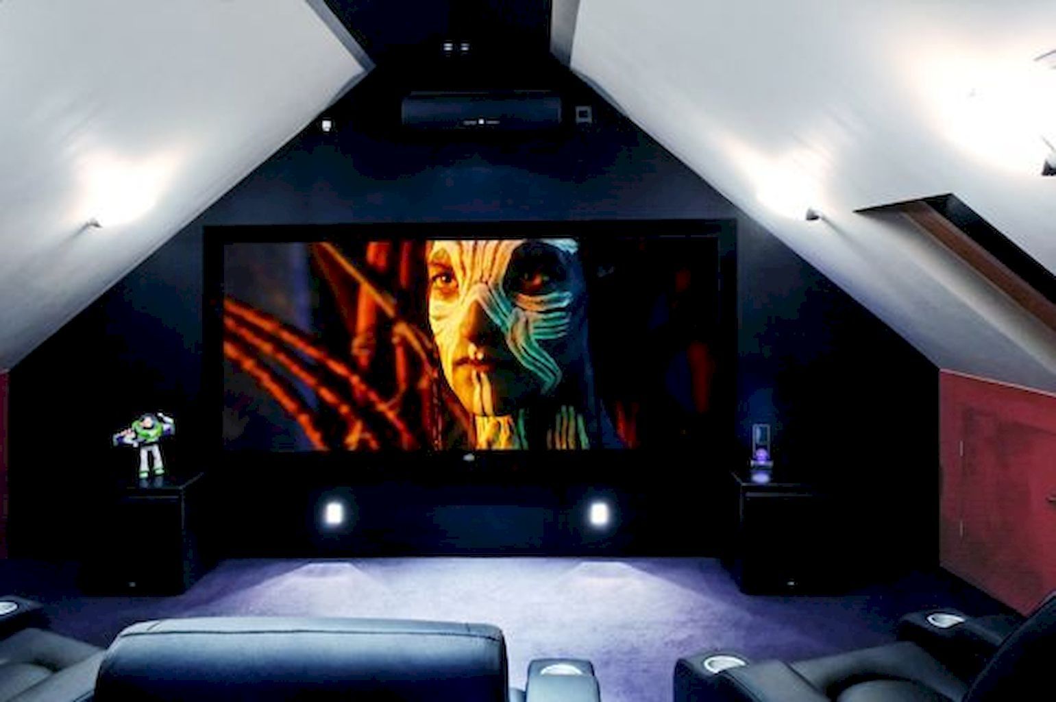 Ideas para habitaciones pequeñas en el ático - sala de cine