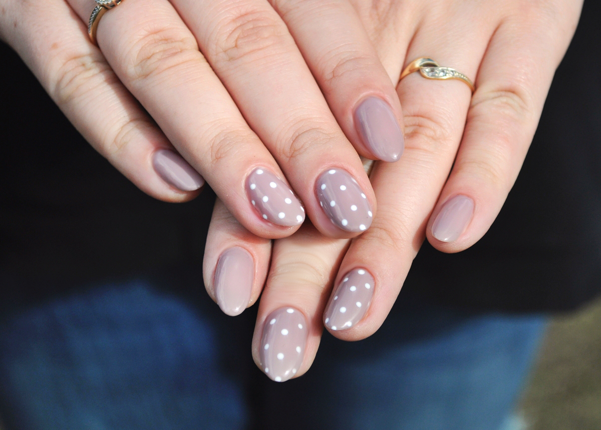 Un kit de esmalte de uñas de gel para el Día de la Madre