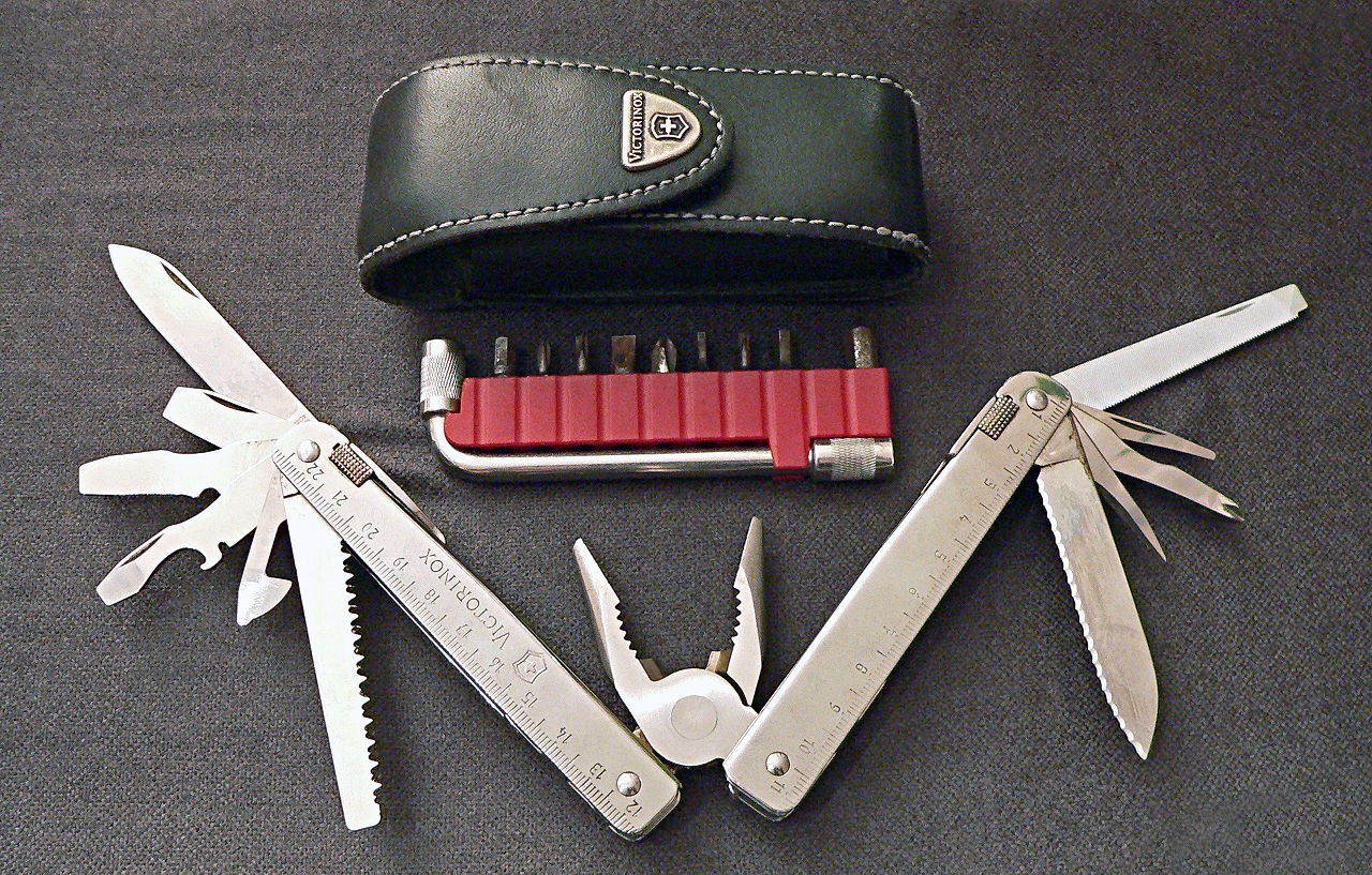 Un pratico regalo di Natale per papà - un Multitool