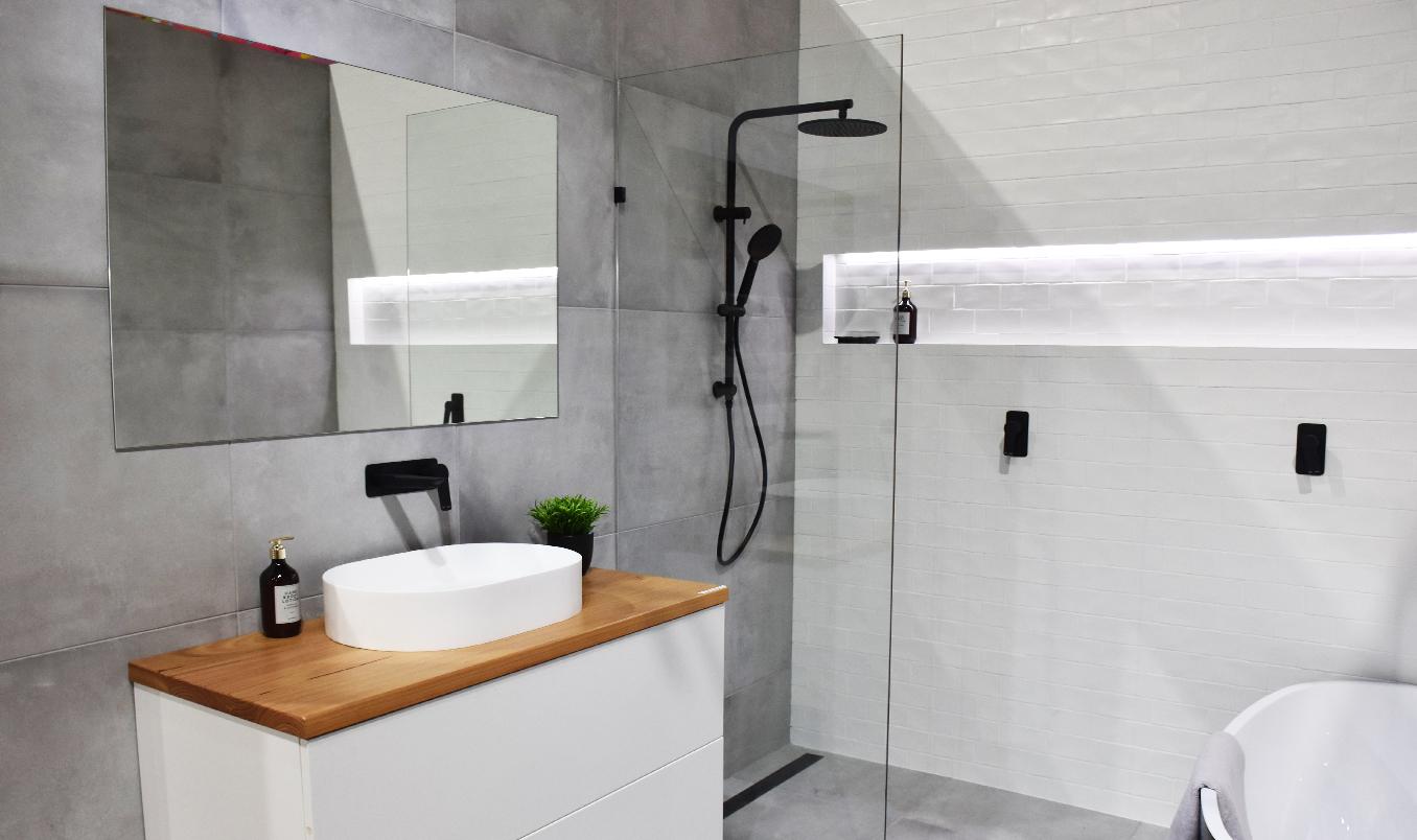 Curbless shower - white bathroom