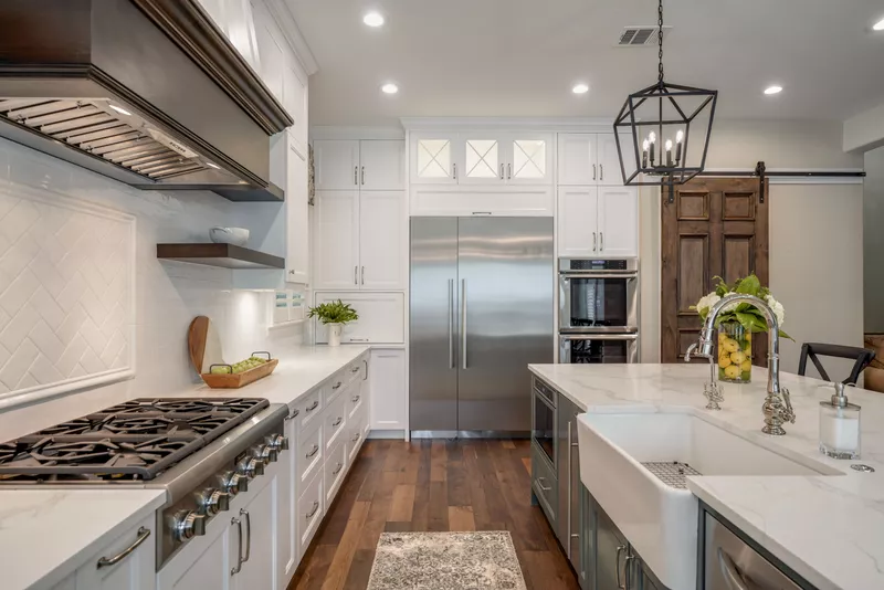 White modern farmhouse kitchen - rustic kitchen ideas