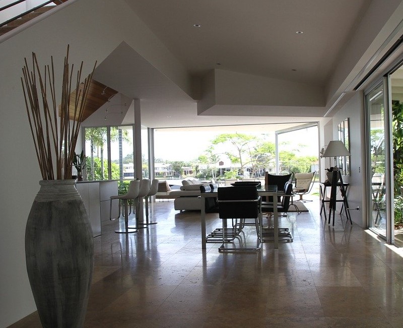 Open living room with dining area for vast spaces