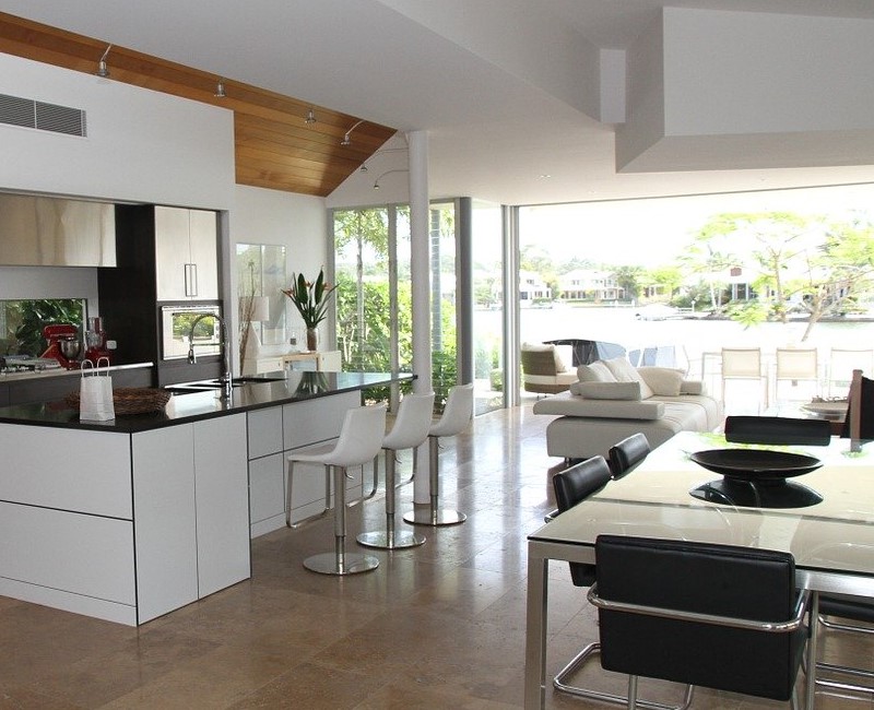 Open living room with dining area for vast spaces