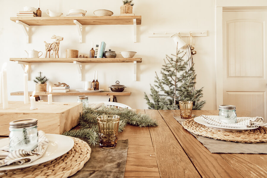 Árbol de Navidad escandinavo y frutos secos