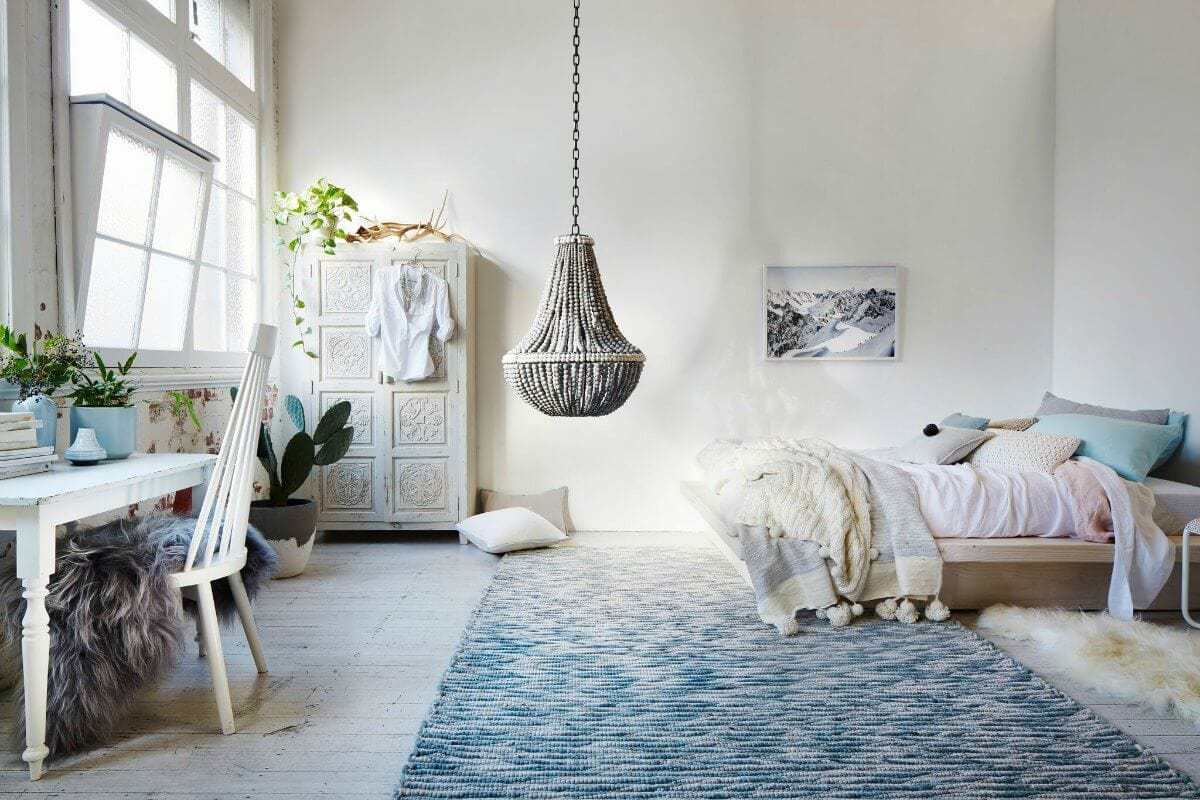 Dormitorio Boho azul y blanco