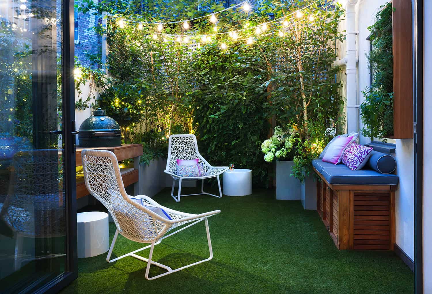 Artificial Grass on Balcony - 4 Perfect Fake Grass Ideas