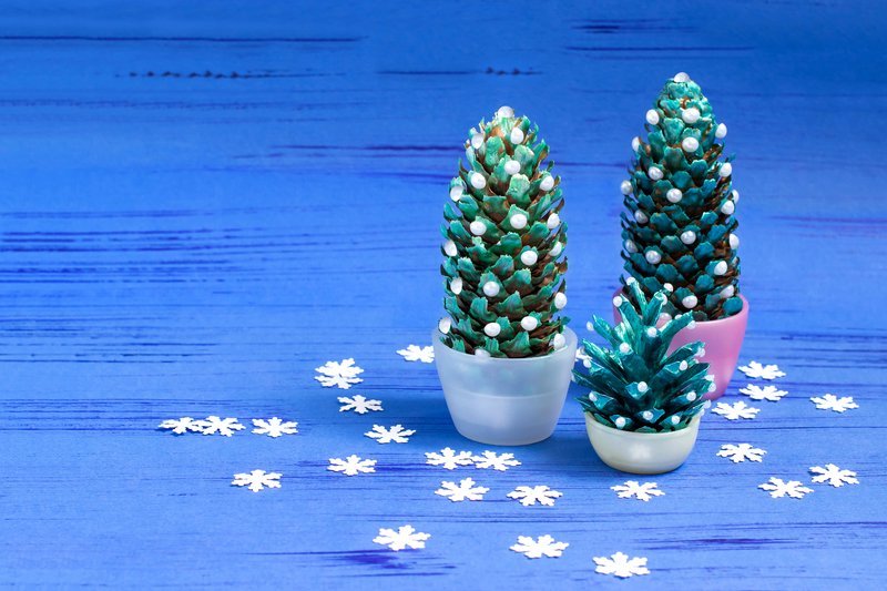 Décorations de fenêtres de Noël en forme de pommes de pin