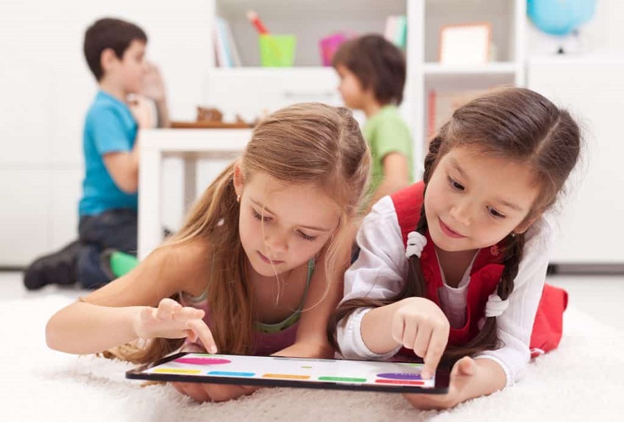 Una tableta educativa como regalo para un niño de 4 años