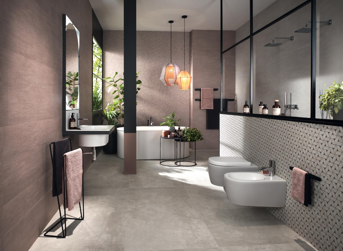 Colore taupe sulle pareti del bagno