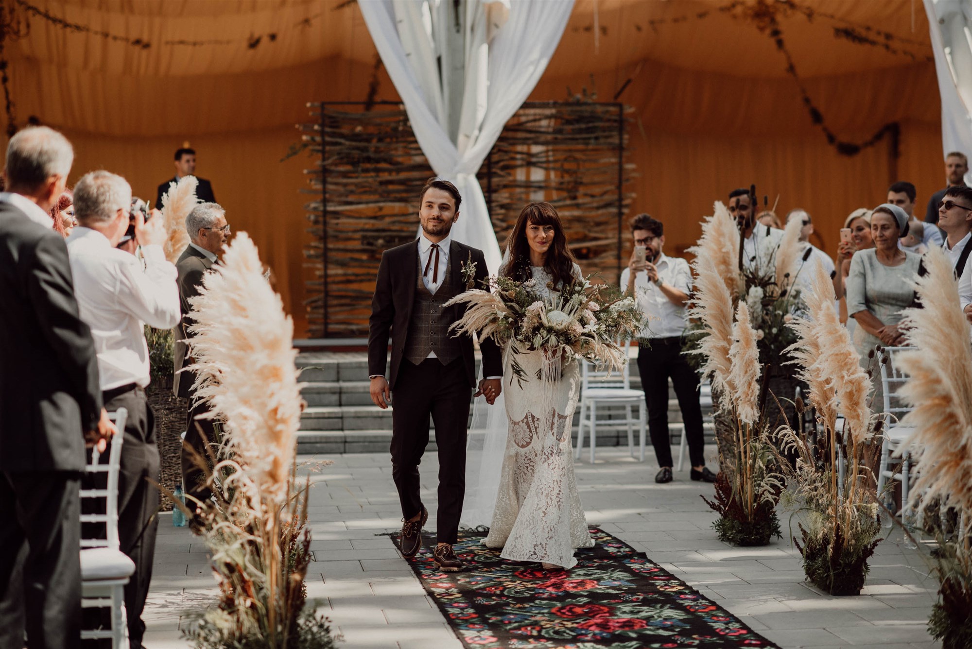 Decoración de boda con hierba de las pampas